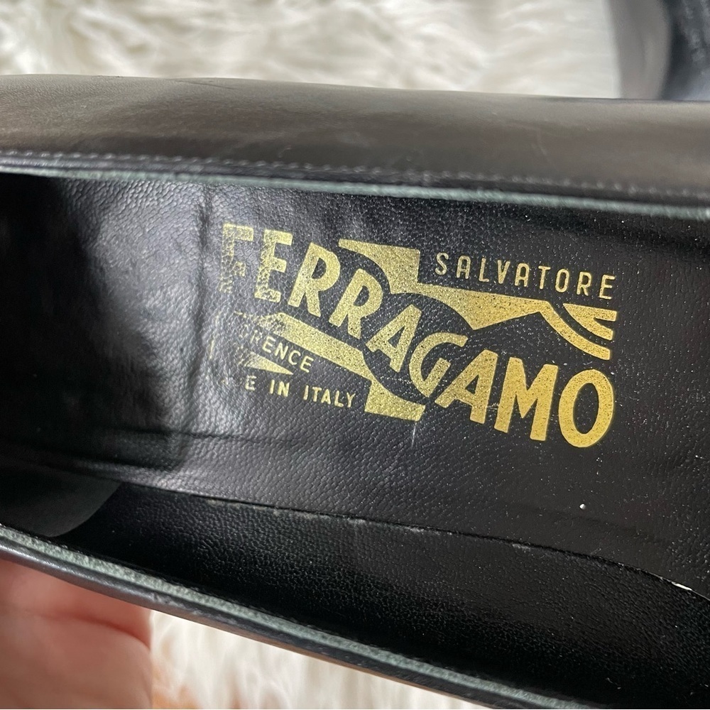 Salvatore Ferragamo Black Leather Buckle Detail Kitten Heel Pumps Size 8.5 - Picture 10 of 12